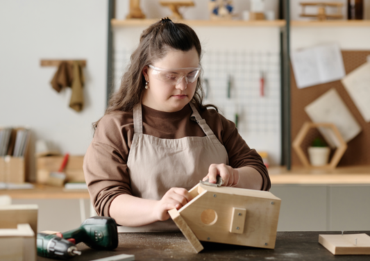 Woodworking: Make a Birdhouse!